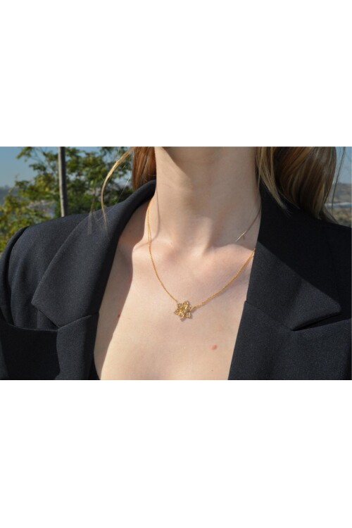 KAR TANESİ BAGET TAŞLI KOLYE