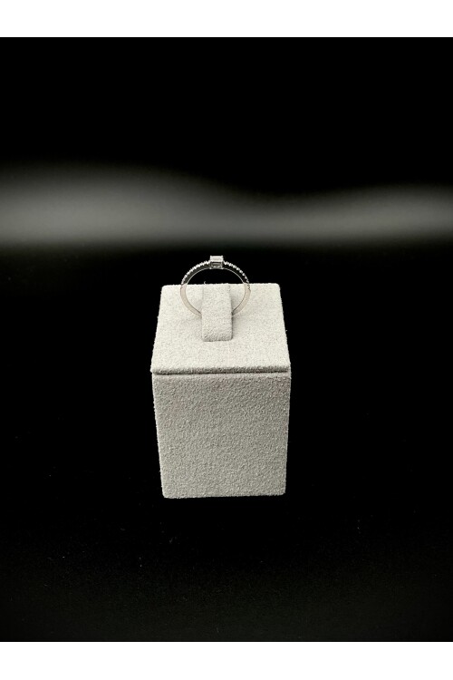 PIRLANTA BAGET TEKTAŞ KENARLARI TAŞLI YÜZÜK