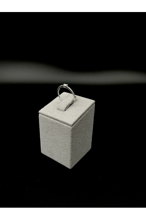 PIRLANTA BAGET TEKTAŞ KENARLARI TAŞLI YÜZÜK