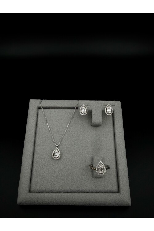 PIRLANTA DAMLA MODEL BAGET ve YUVARLAK TAŞ KÜPE