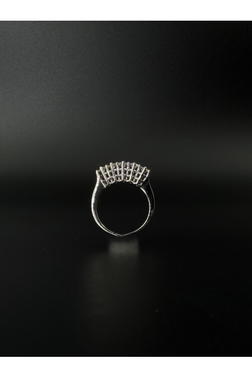 0.46 KARAT PIRLANTA BEŞTAŞ YÜZÜK