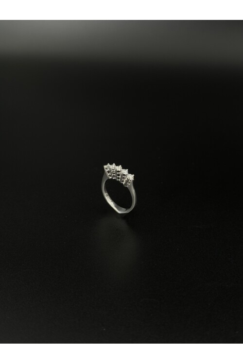 0.46 KARAT PIRLANTA BEŞTAŞ YÜZÜK