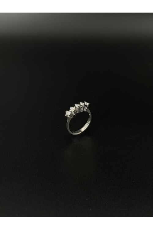 0.53 KARAT PIRLANTA BEŞTAŞ YÜZÜK