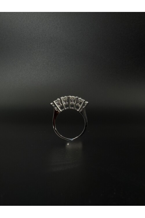 0.90 KARAT PIRLANTA BEŞTAŞ YÜZÜK