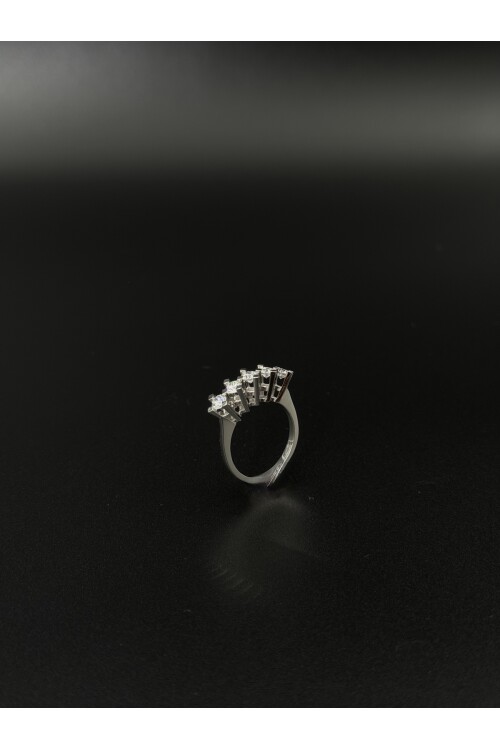 0.90 KARAT PIRLANTA BEŞTAŞ YÜZÜK