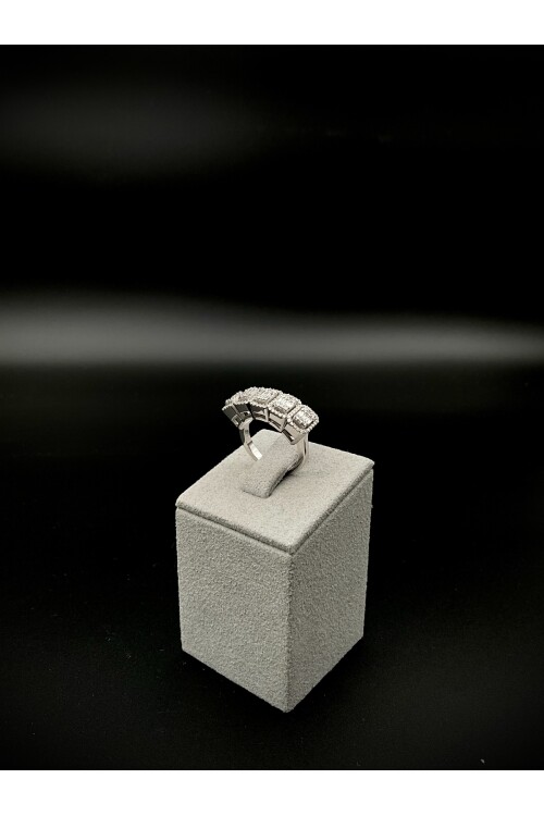 PIRLANTA BAGET TAŞLI PAVE BEŞTAŞ YÜZÜK