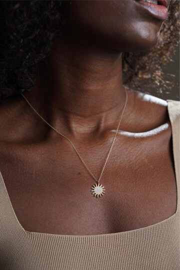 TAŞLI GÜNEŞ KOLYE