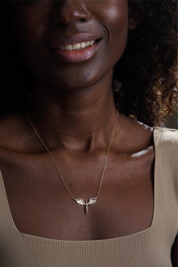 TAŞLI MENEK KANATLI KOLYE