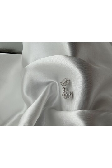 PIRLANTA BAGET ve YUVARLAK TAŞ KÜPE