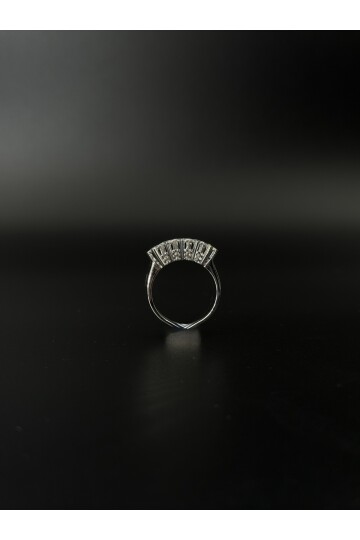 0.53 KARAT PIRLANTA BEŞTAŞ YÜZÜK