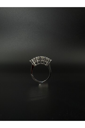 0.90 KARAT PIRLANTA BEŞTAŞ YÜZÜK